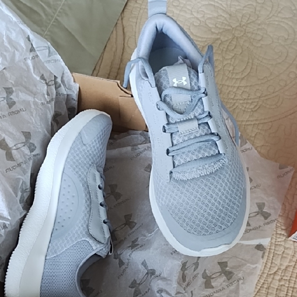 Under Armour Women's Light Gray Athletic Shoes